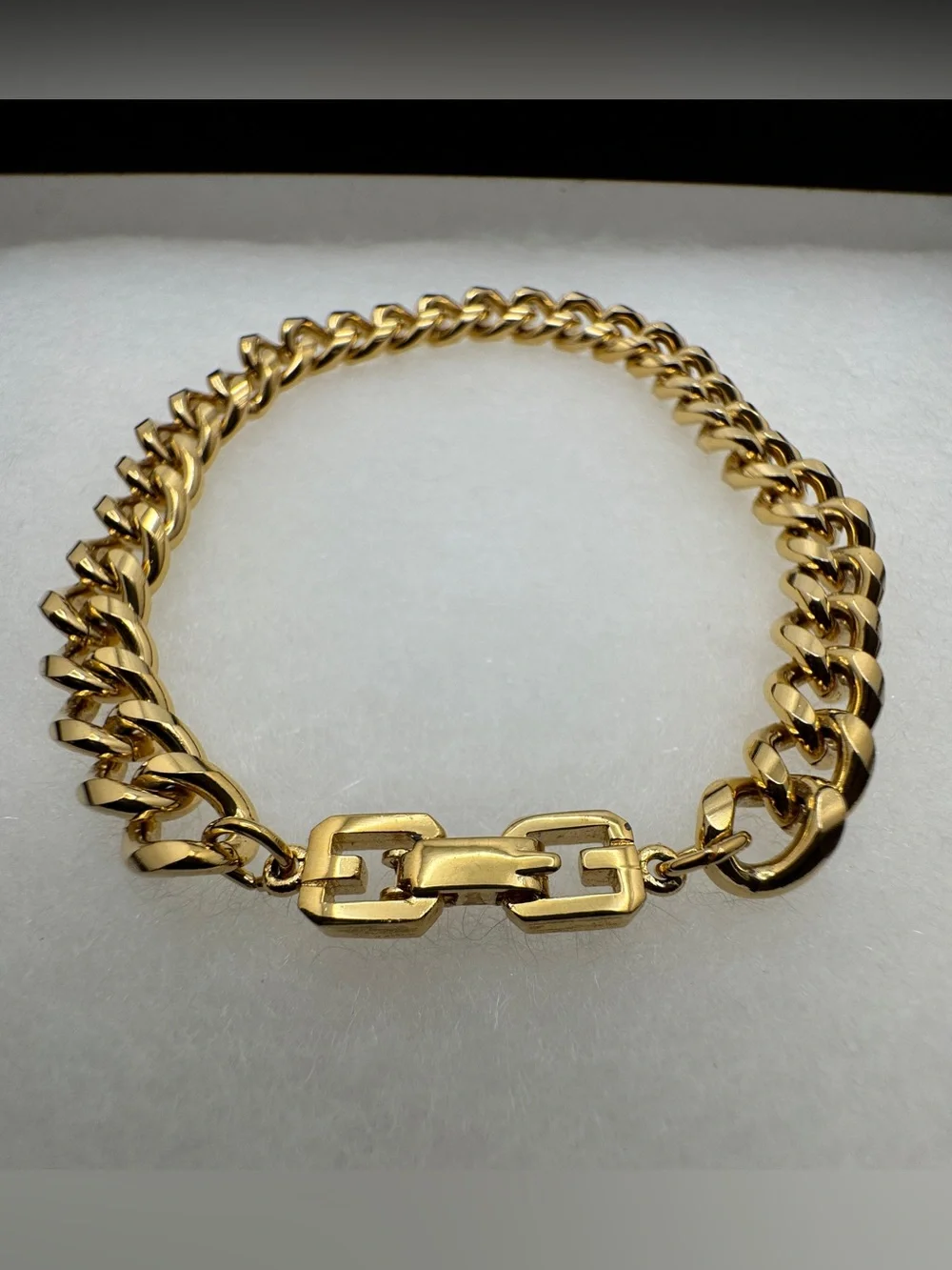 Givenchy Gold-Tone Curb Bracelet with Signature Link Clasp Size: 8.5 Unisex